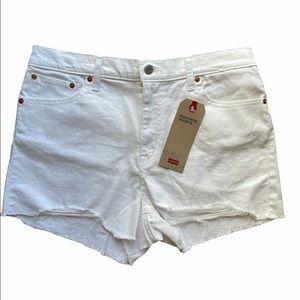 High waisted Levi’s shorts